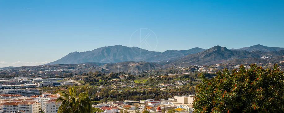 Fantastic villa with panoramic sea views walking distance to amenities in Nueva Andalucia