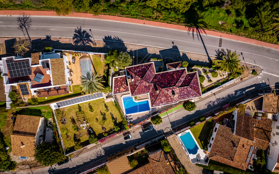 Fantástica villa con vistas panorámicas al mar a poca distancia de los servicios en Nueva Andalucía