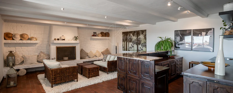 Fantastic villa with panoramic sea views walking distance to amenities in Nueva Andalucia