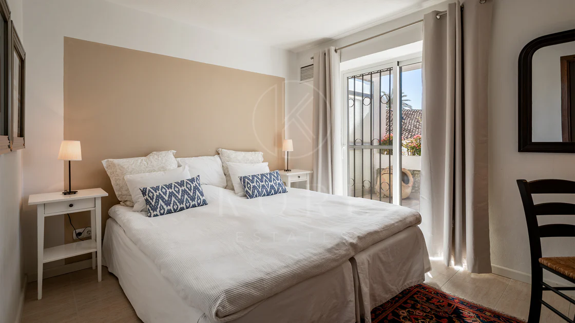 Fantastic villa with panoramic sea views walking distance to amenities in Nueva Andalucia