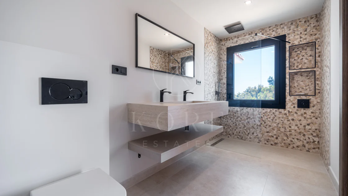 Fully Renovated Luxury Villa ideally located within a short walk to La Cala centre , Beach & Golf