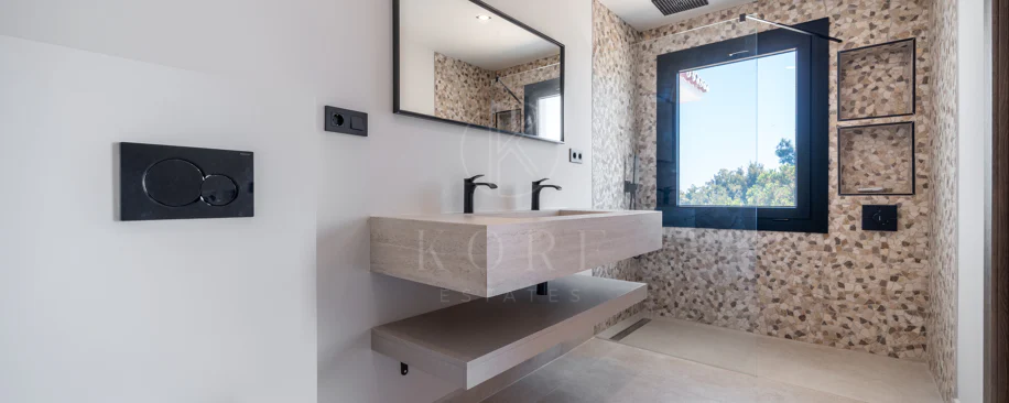 Fully Renovated Luxury Villa ideally located within a short walk to La Cala centre , Beach & Golf