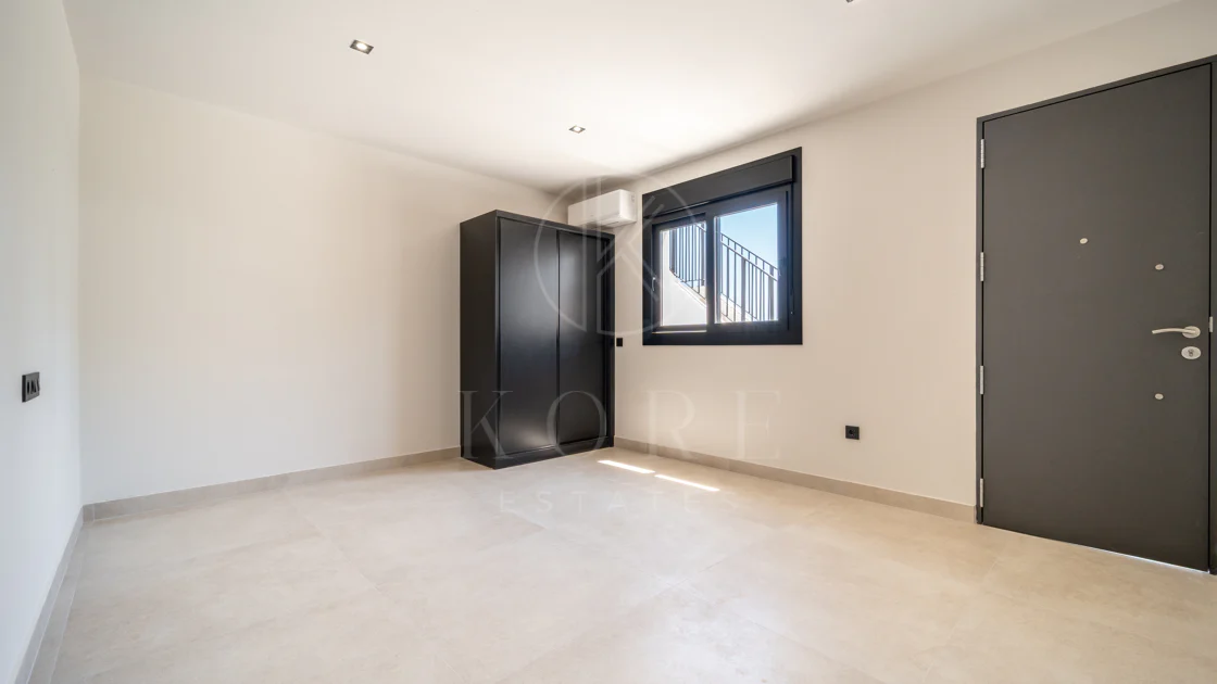 Fully Renovated Luxury Villa ideally located within a short walk to La Cala centre , Beach & Golf