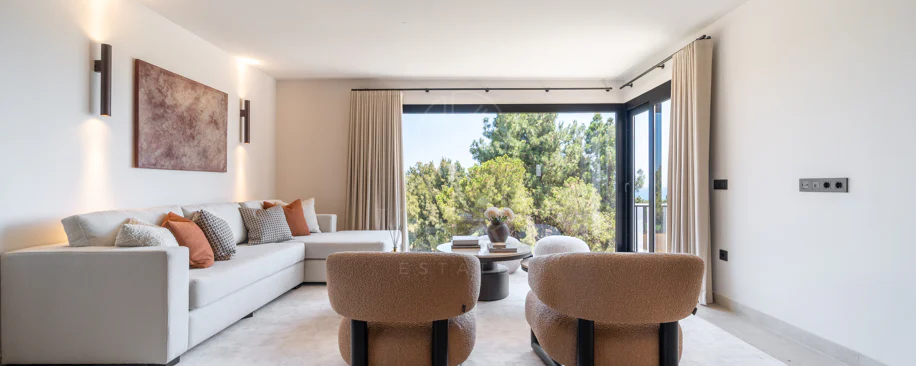 Fully Renovated Luxury Villa ideally located within a short walk to La Cala centre , Beach & Golf