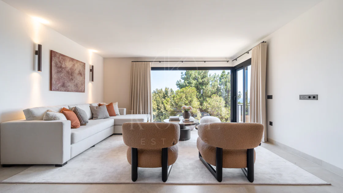 Fully Renovated Luxury Villa ideally located within a short walk to La Cala centre , Beach & Golf