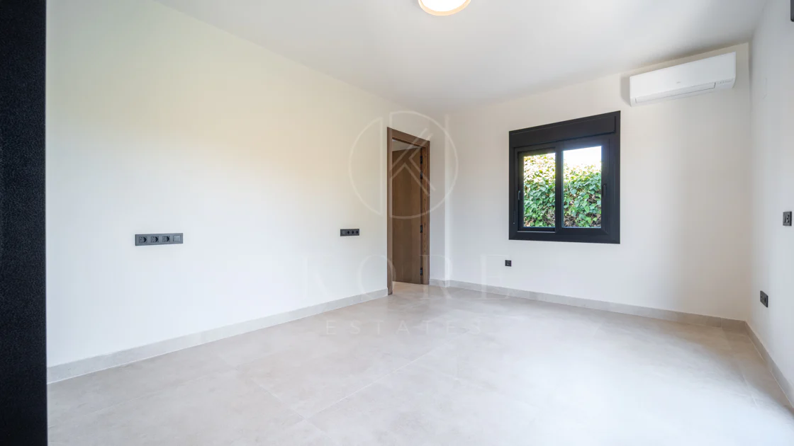 Fully Renovated Luxury Villa ideally located within a short walk to La Cala centre , Beach & Golf