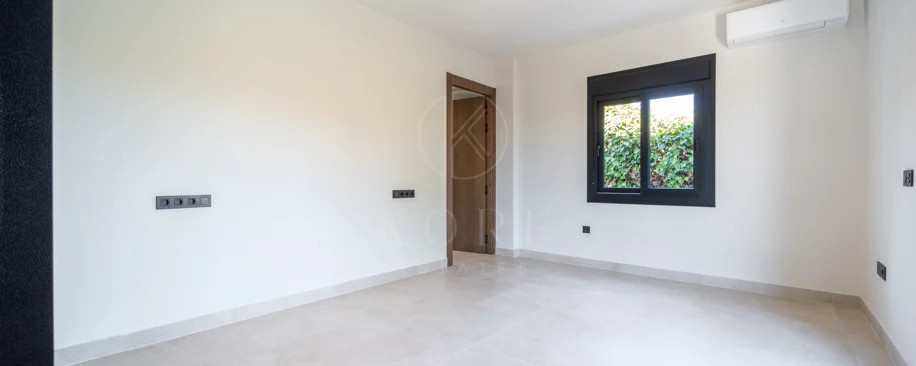 Fully Renovated Luxury Villa ideally located within a short walk to La Cala centre , Beach & Golf