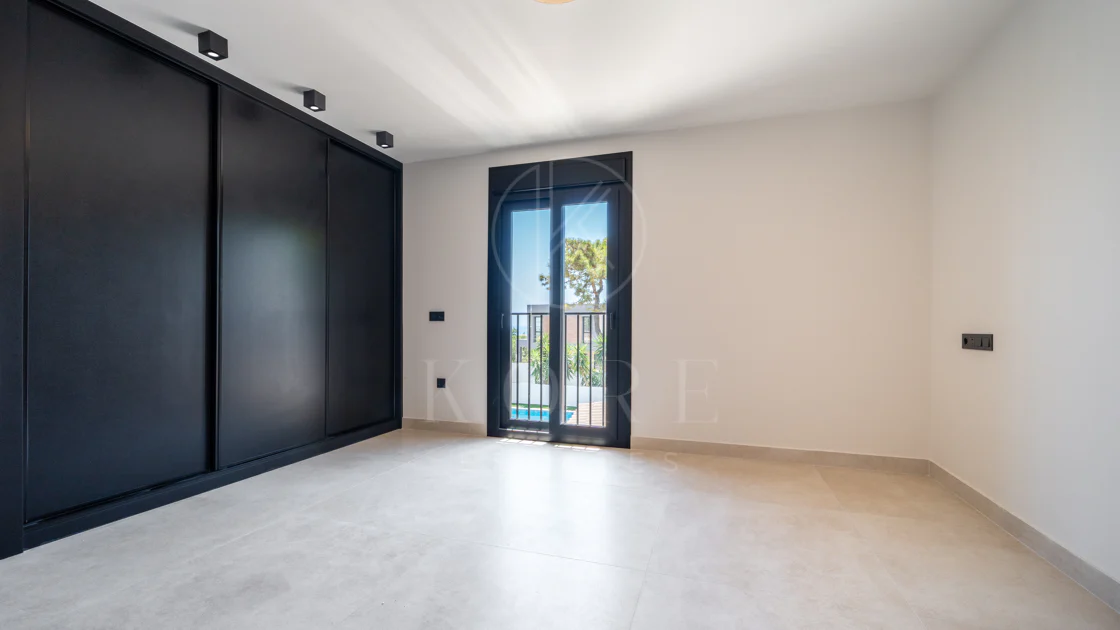 Fully Renovated Luxury Villa ideally located within a short walk to La Cala centre , Beach & Golf