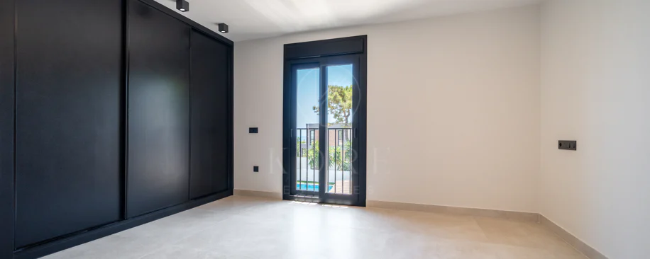 Fully Renovated Luxury Villa ideally located within a short walk to La Cala centre , Beach & Golf