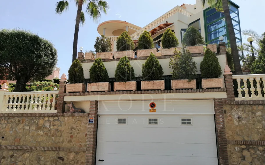 Villa en venta en Benalmadena