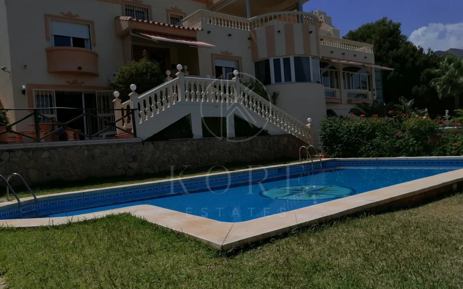 Villa en venta en Benalmadena