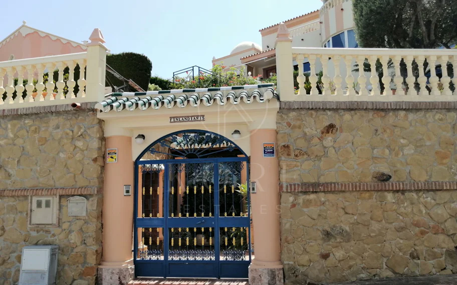 Villa en venta en Benalmadena