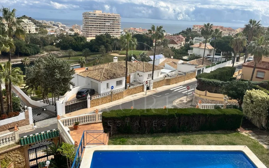 Villa en venta en Benalmadena