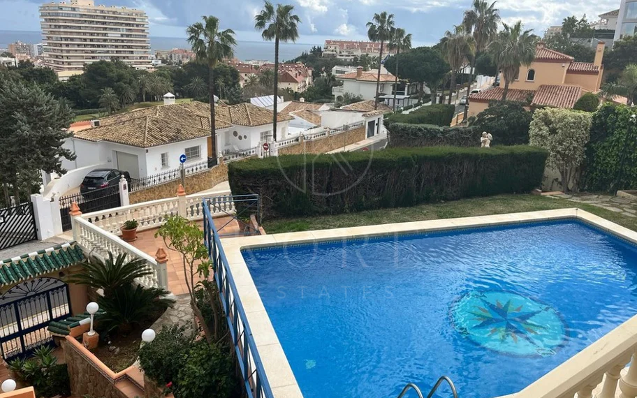 Villa en venta en Benalmadena