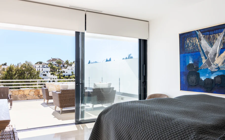 Elegante casa adosada de 3 dormitorios con panorámico Vistas Cerca de Puerto Banús