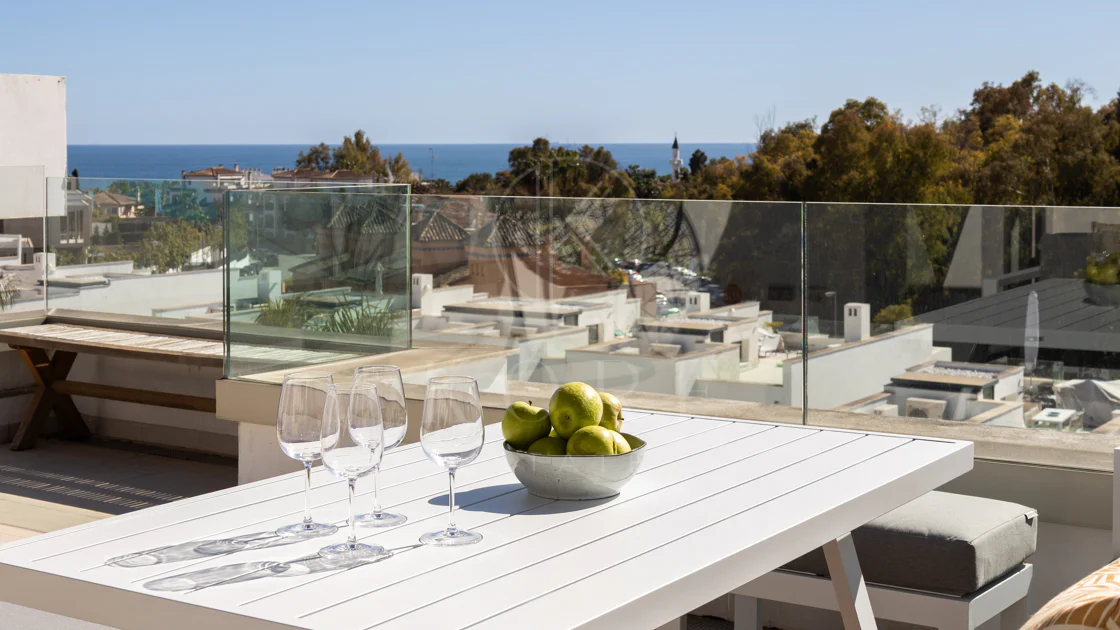 Casă tip townhouse elegantă cu 3 dormitoare și vedere panoramică în apropiere de Puerto Banús