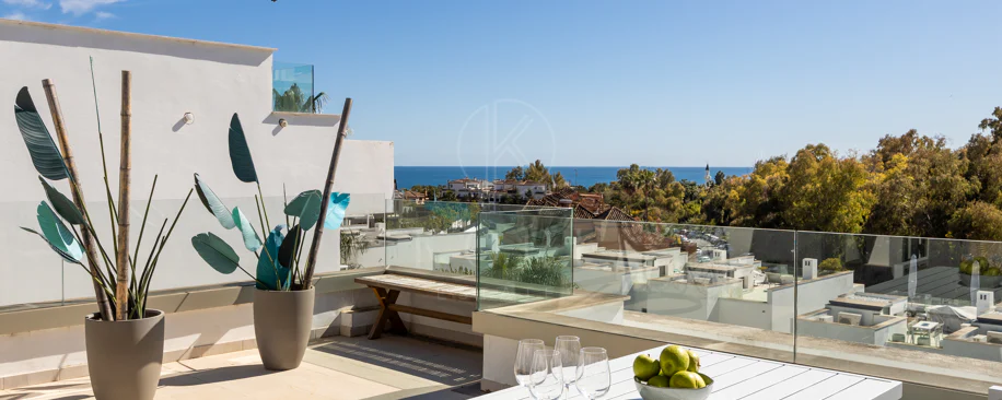 Casă tip townhouse elegantă cu 3 dormitoare și vedere panoramică în apropiere de Puerto Banús