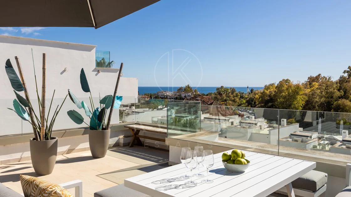 Casă tip townhouse elegantă cu 3 dormitoare și vedere panoramică în apropiere de Puerto Banús