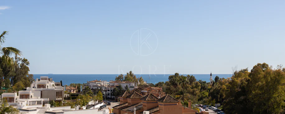 Casă tip townhouse elegantă cu 3 dormitoare și vedere panoramică în apropiere de Puerto Banús