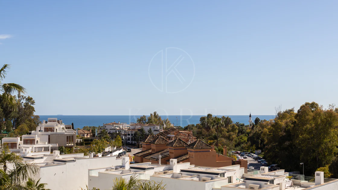 Casă tip townhouse elegantă cu 3 dormitoare și vedere panoramică în apropiere de Puerto Banús