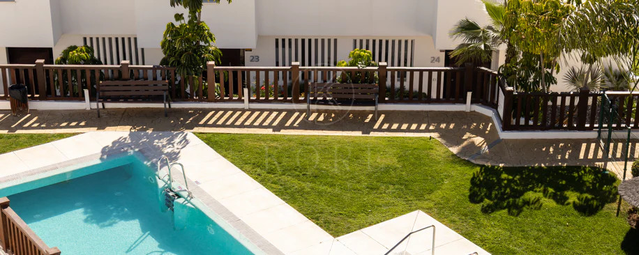 Casă tip townhouse elegantă cu 3 dormitoare și vedere panoramică în apropiere de Puerto Banús