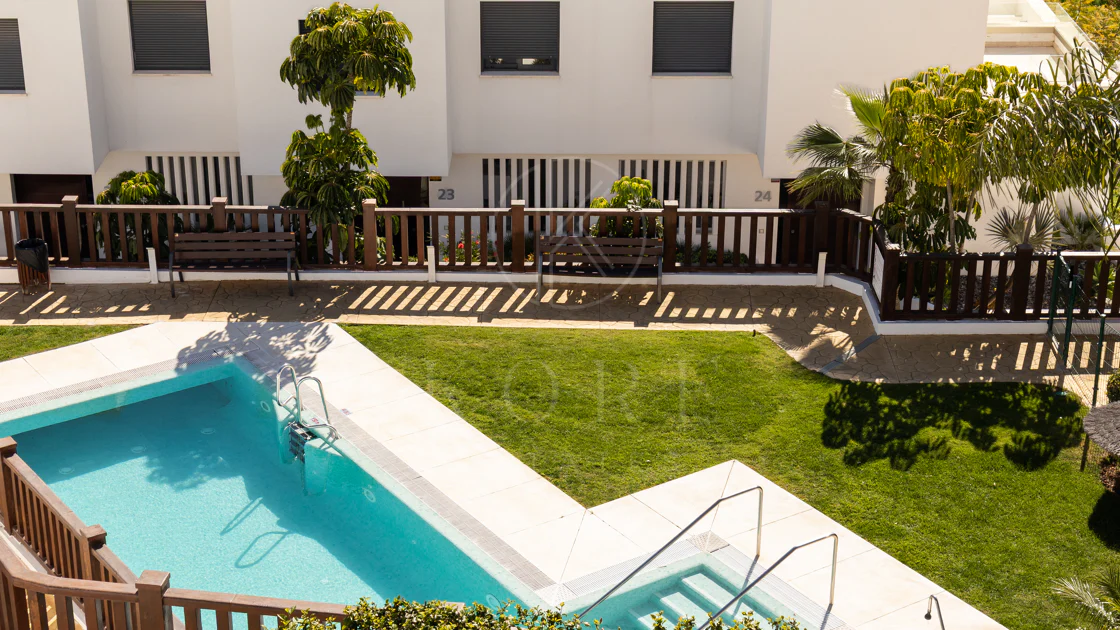 Casă tip townhouse elegantă cu 3 dormitoare și vedere panoramică în apropiere de Puerto Banús