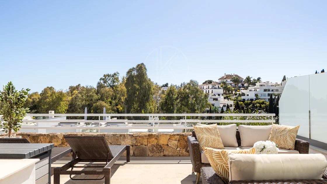 Casă tip townhouse elegantă cu 3 dormitoare și vedere panoramică în apropiere de Puerto Banús
