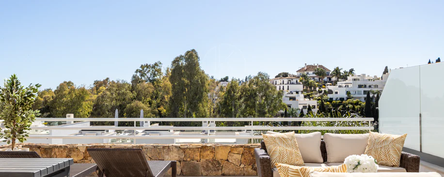 Casă tip townhouse elegantă cu 3 dormitoare și vedere panoramică în apropiere de Puerto Banús