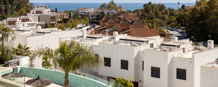 Casă tip townhouse elegantă cu 3 dormitoare și vedere panoramică în apropiere de Puerto Banús