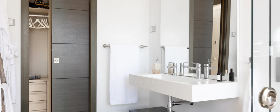 Casă tip townhouse elegantă cu 3 dormitoare și vedere panoramică în apropiere de Puerto Banús