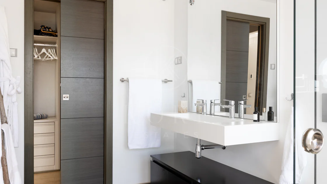 Casă tip townhouse elegantă cu 3 dormitoare și vedere panoramică în apropiere de Puerto Banús
