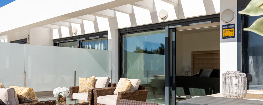 Casă tip townhouse elegantă cu 3 dormitoare și vedere panoramică în apropiere de Puerto Banús