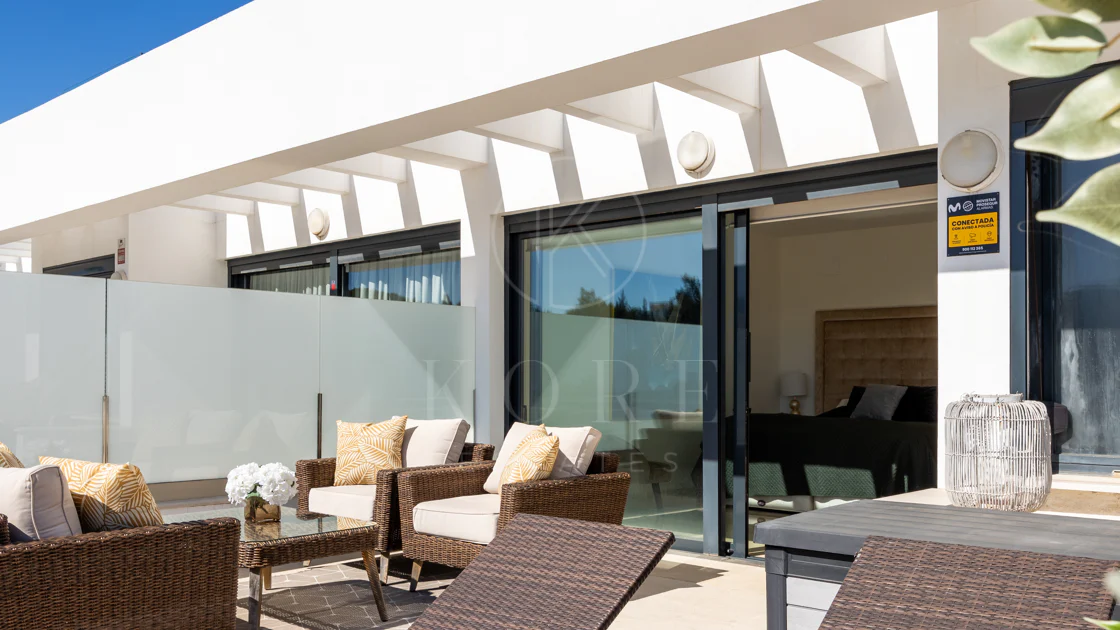 Casă tip townhouse elegantă cu 3 dormitoare și vedere panoramică în apropiere de Puerto Banús