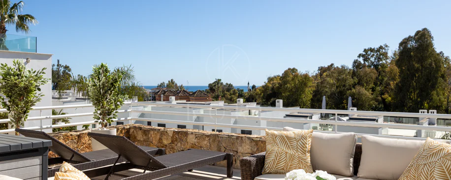 Casă tip townhouse elegantă cu 3 dormitoare și vedere panoramică în apropiere de Puerto Banús