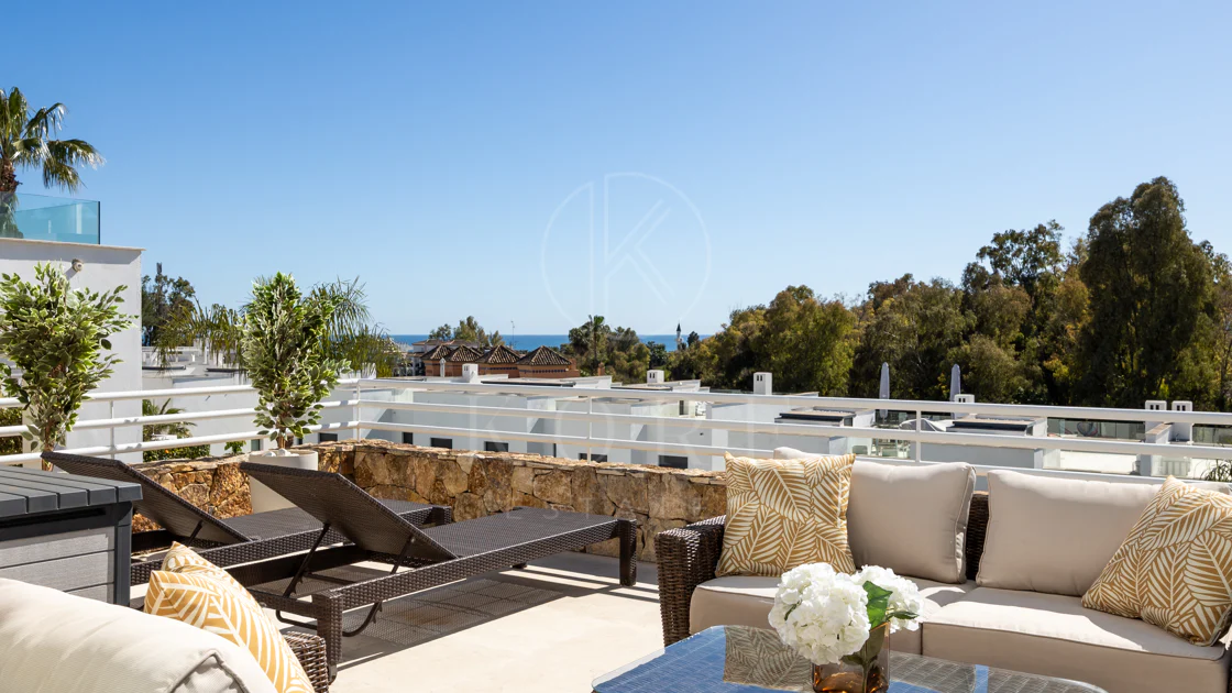Casă tip townhouse elegantă cu 3 dormitoare și vedere panoramică în apropiere de Puerto Banús