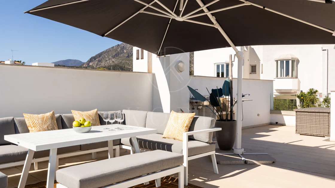 Casă tip townhouse elegantă cu 3 dormitoare și vedere panoramică în apropiere de Puerto Banús