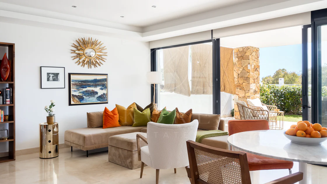 Casă tip townhouse elegantă cu 3 dormitoare și vedere panoramică în apropiere de Puerto Banús