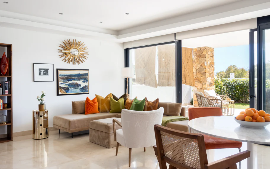 Elegante casa adosada de 3 dormitorios con panorámico Vistas Cerca de Puerto Banús
