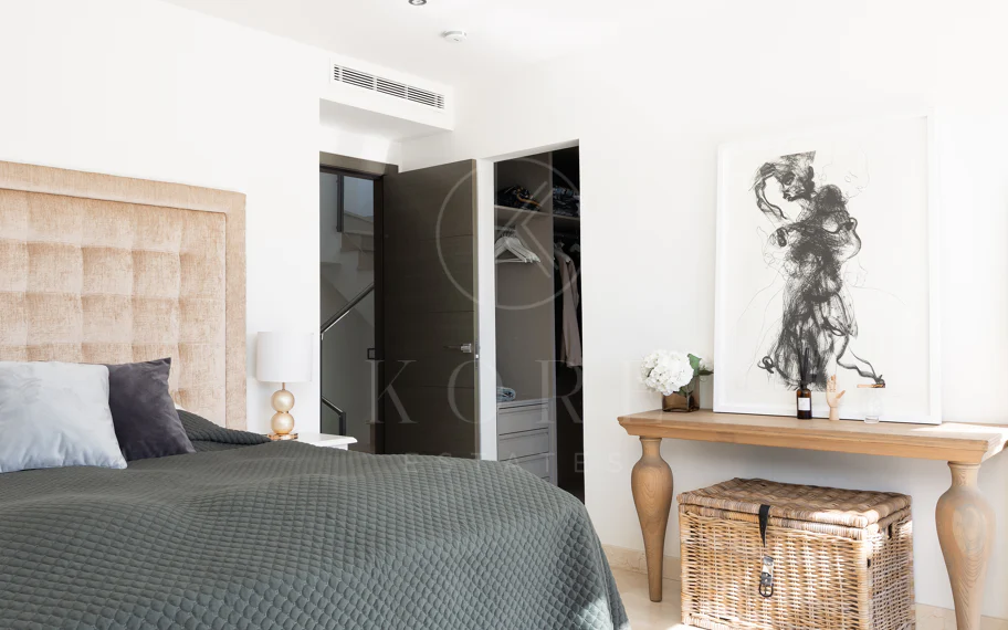 Elegante casa adosada de 3 dormitorios con panorámico Vistas Cerca de Puerto Banús