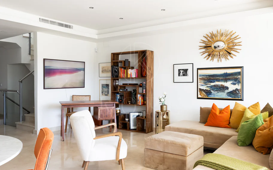 Elegante casa adosada de 3 dormitorios con panorámico Vistas Cerca de Puerto Banús