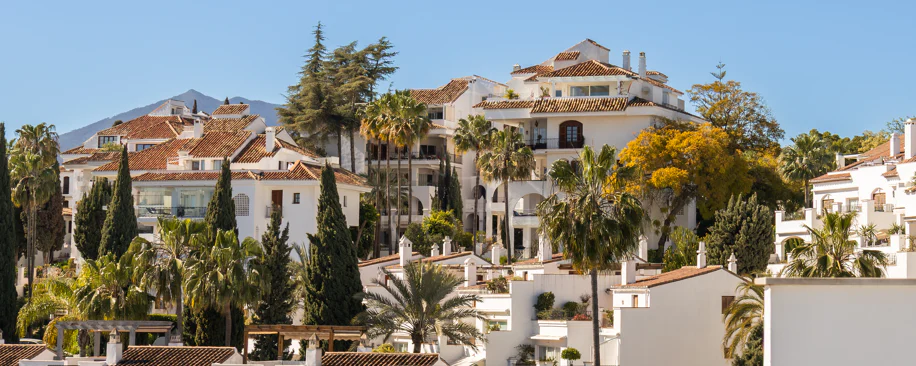 Casă tip townhouse elegantă cu 3 dormitoare și vedere panoramică în apropiere de Puerto Banús