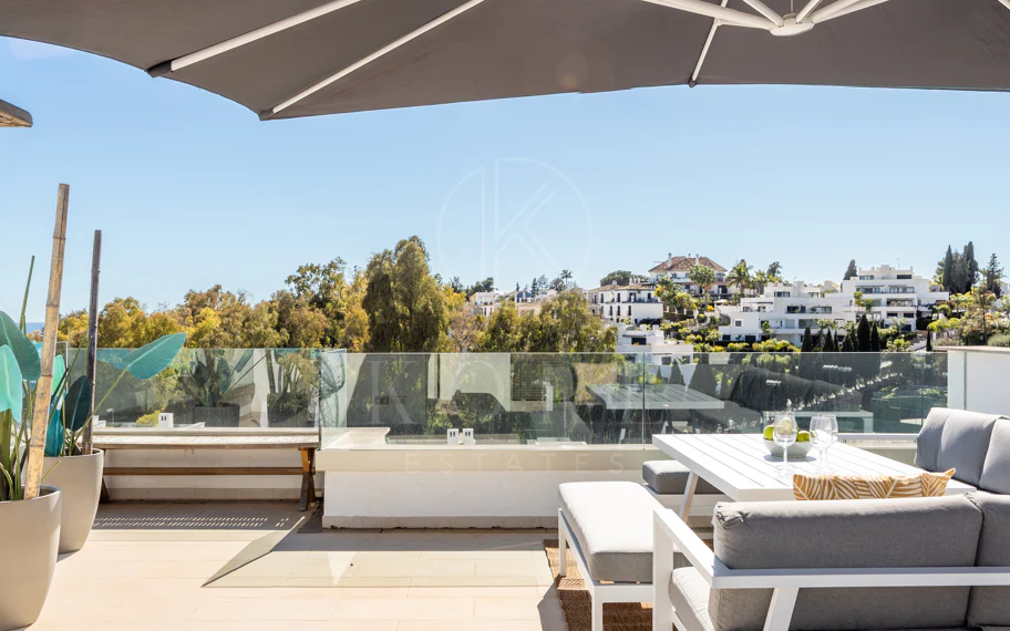 Elegante casa adosada de 3 dormitorios con panorámico Vistas Cerca de Puerto Banús