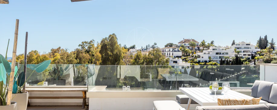 Casă tip townhouse elegantă cu 3 dormitoare și vedere panoramică în apropiere de Puerto Banús