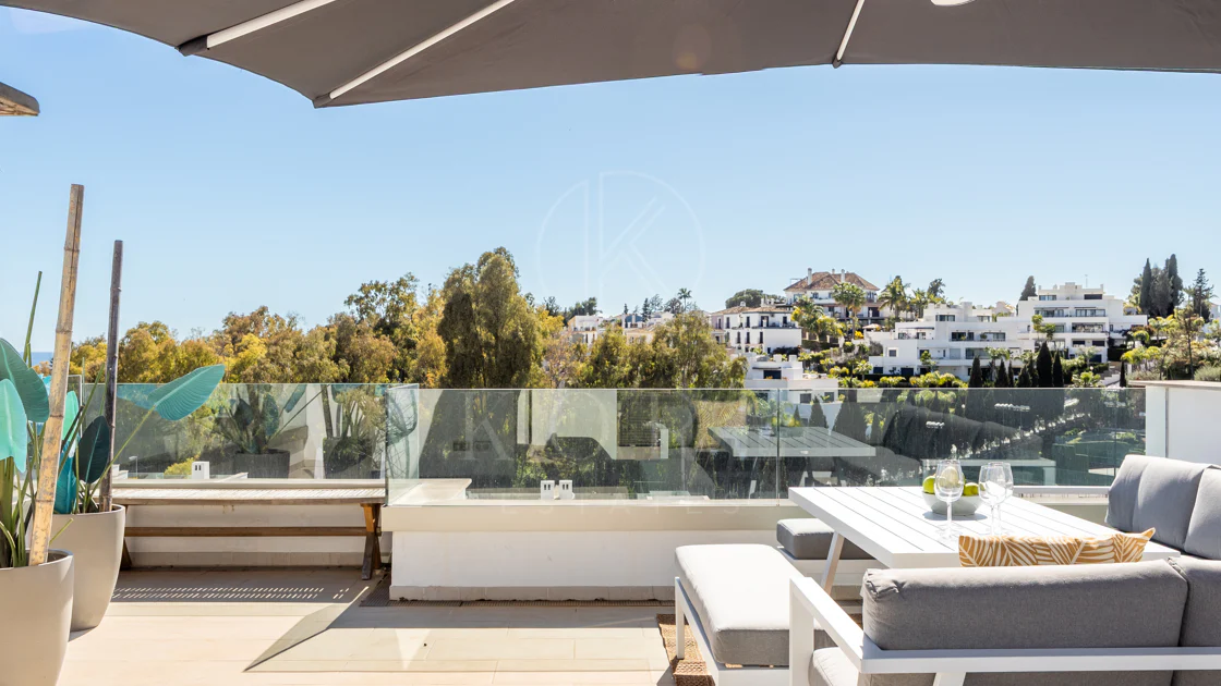 Casă tip townhouse elegantă cu 3 dormitoare și vedere panoramică în apropiere de Puerto Banús