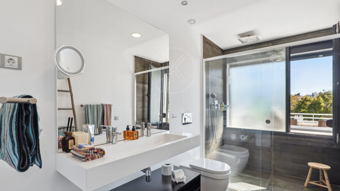 Casă tip townhouse elegantă cu 3 dormitoare și vedere panoramică în apropiere de Puerto Banús