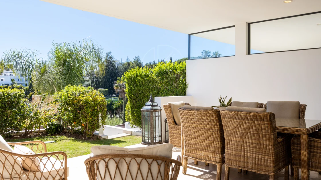 Casă tip townhouse elegantă cu 3 dormitoare și vedere panoramică în apropiere de Puerto Banús