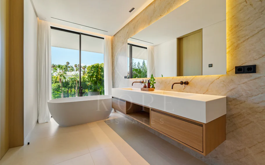 Villa en venta en Las Lomas del Marbella Club, Marbella Golden Mile