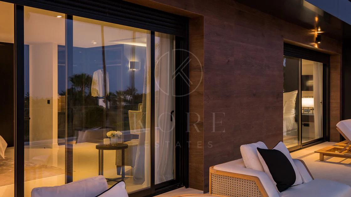 Exceptional villa front line to Los Naranjos Golf