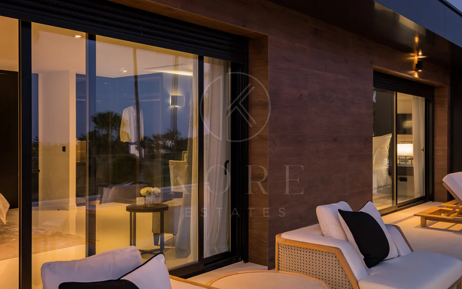 Exquisita villa de diseño moderno en primera línea de golf de Los Naranjos