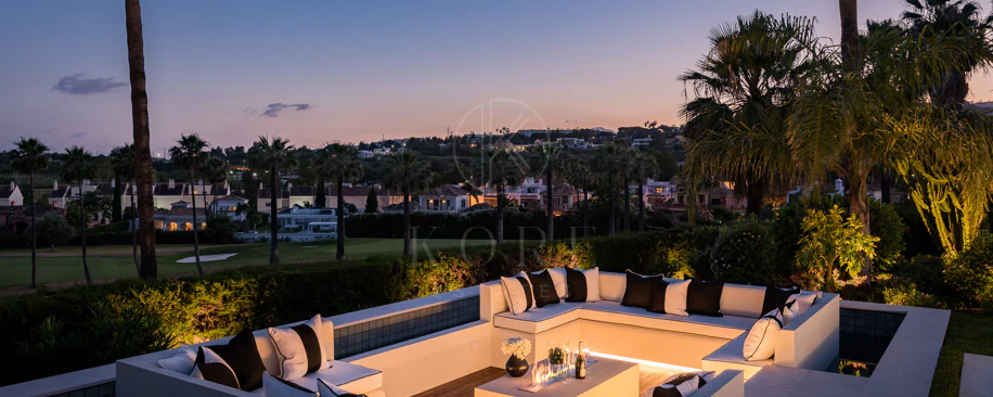 Exceptional villa front line to Los Naranjos Golf